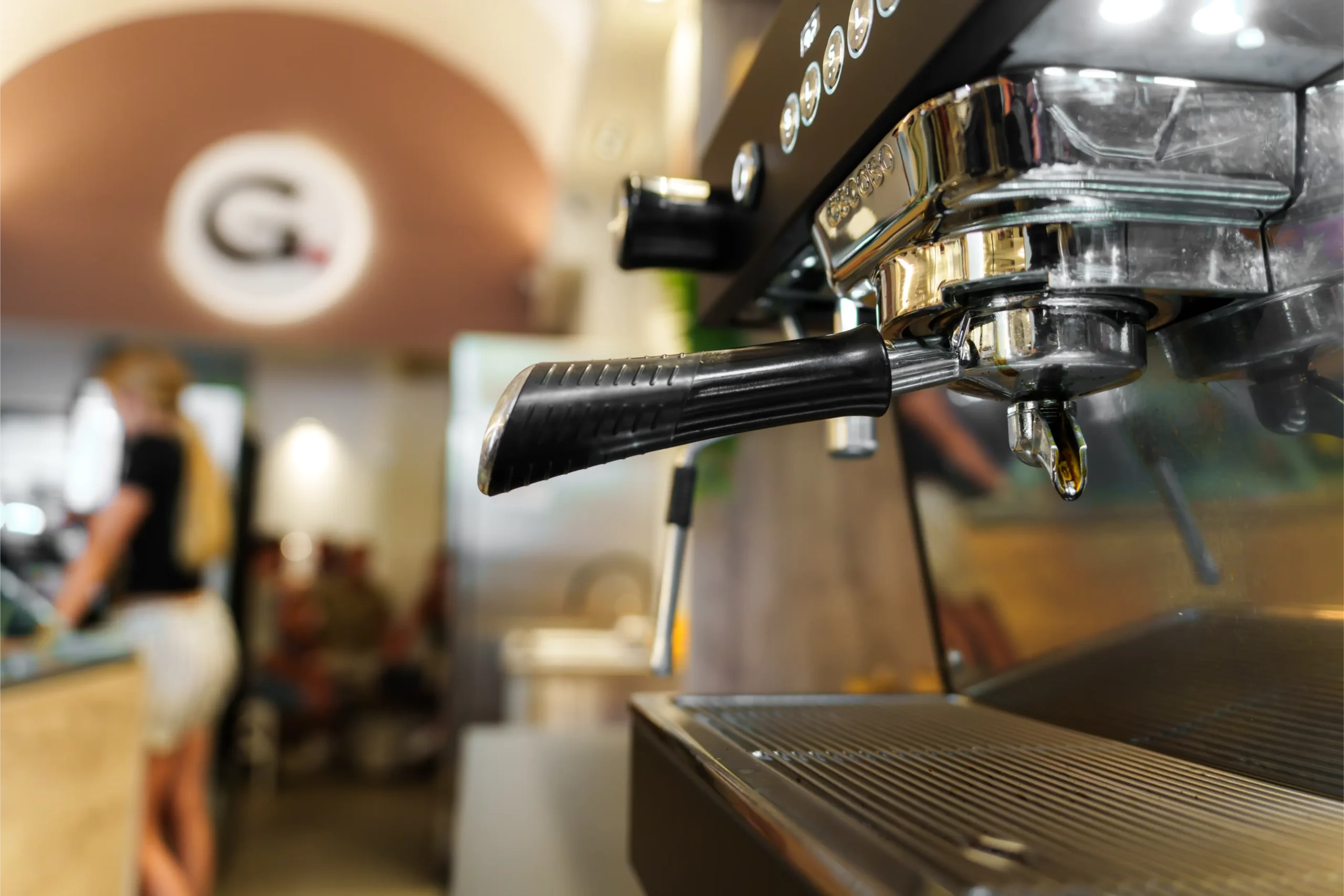 Frissen készülő kávé a G. More Than Gelato pultjánál